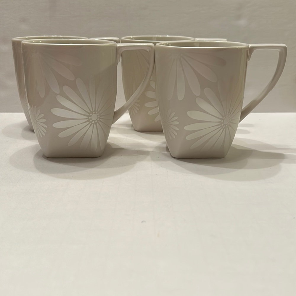 222 Fifth Alice Platinum Porcelain Mugs set of 4